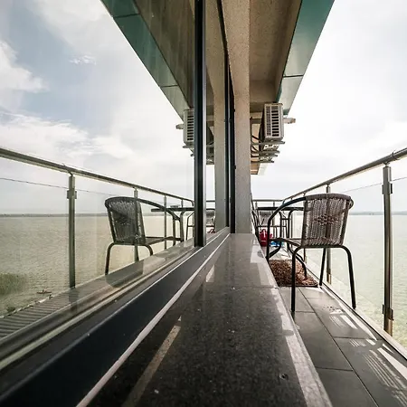 Miss By The Lake Studio Mamaia